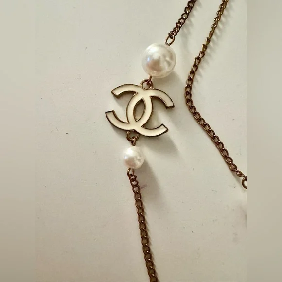 Double CC logo chain and pearl necklace (chanel inspo) - Picture 3 of 5